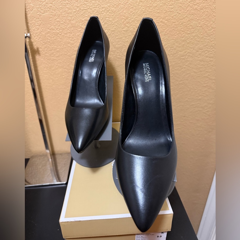 MICHAEL Michael Kors Dorothy Flex Pump Size 9 in Black NIB